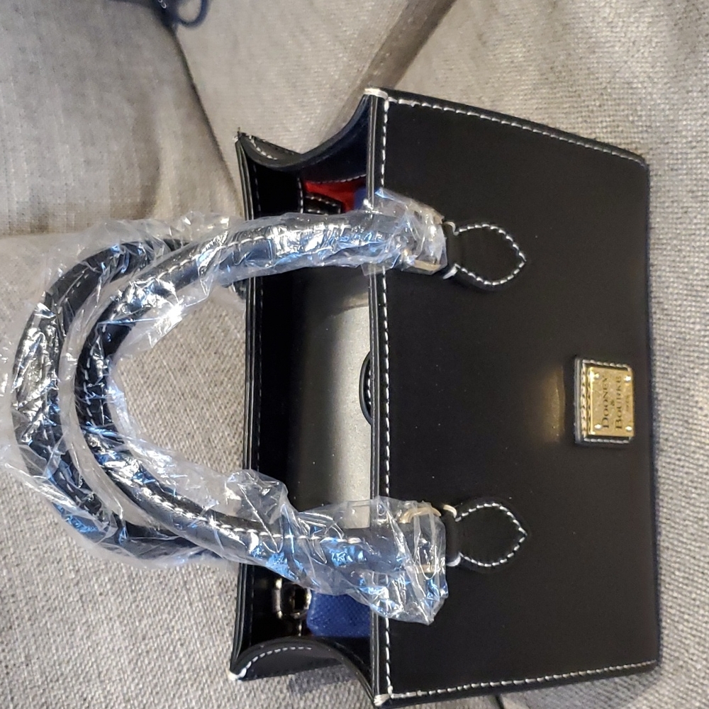 Dooney and Bourke small Janine in black